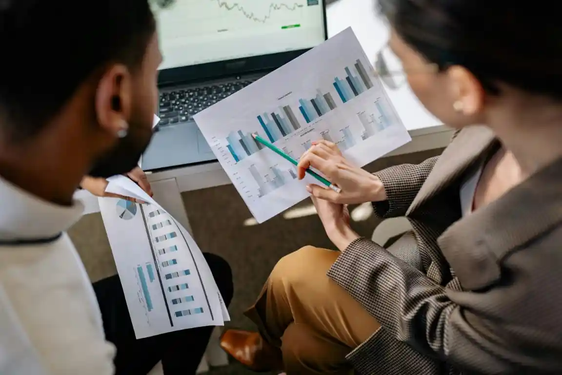 Continuous intelligence dashboard and analytics workflow